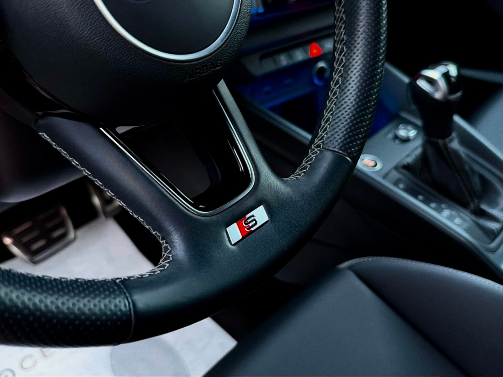 AUDI A1 City Carver 30 TFSI Attraction S-tronic-image-17