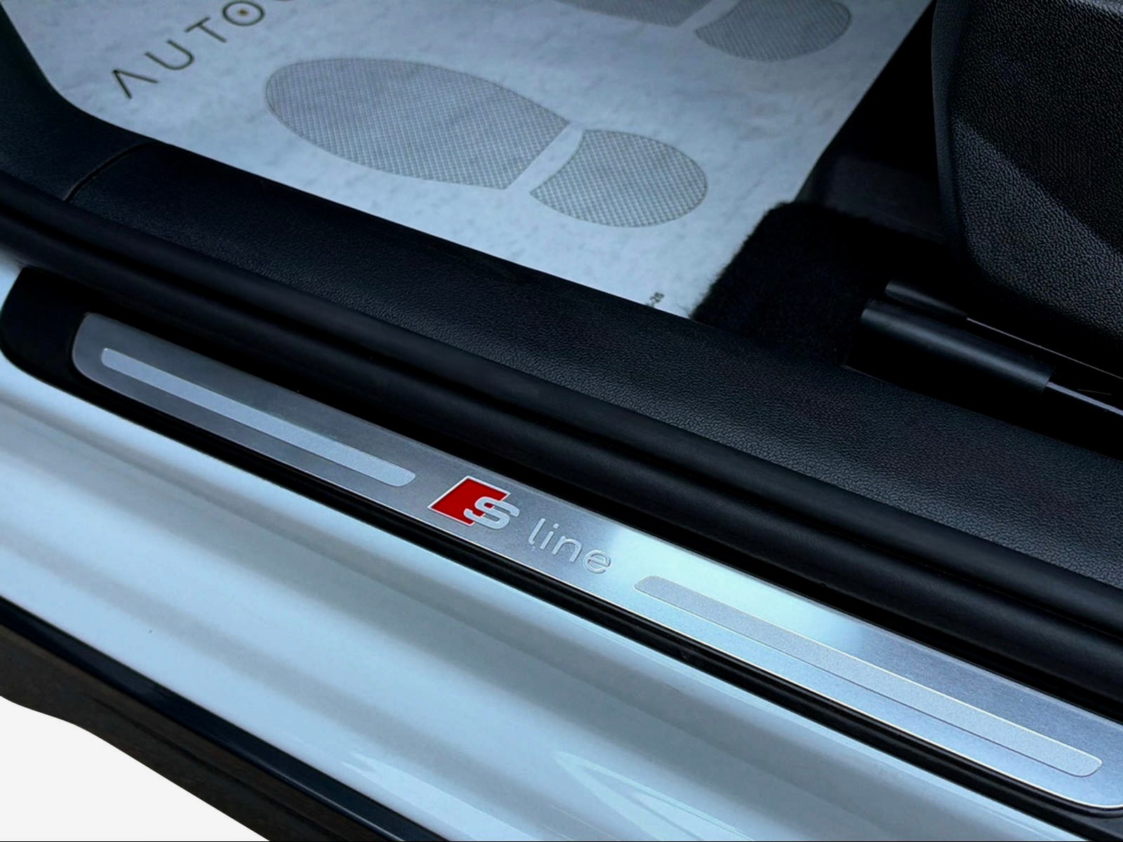 AUDI A1 City Carver 30 TFSI Attraction S-tronic-image-15