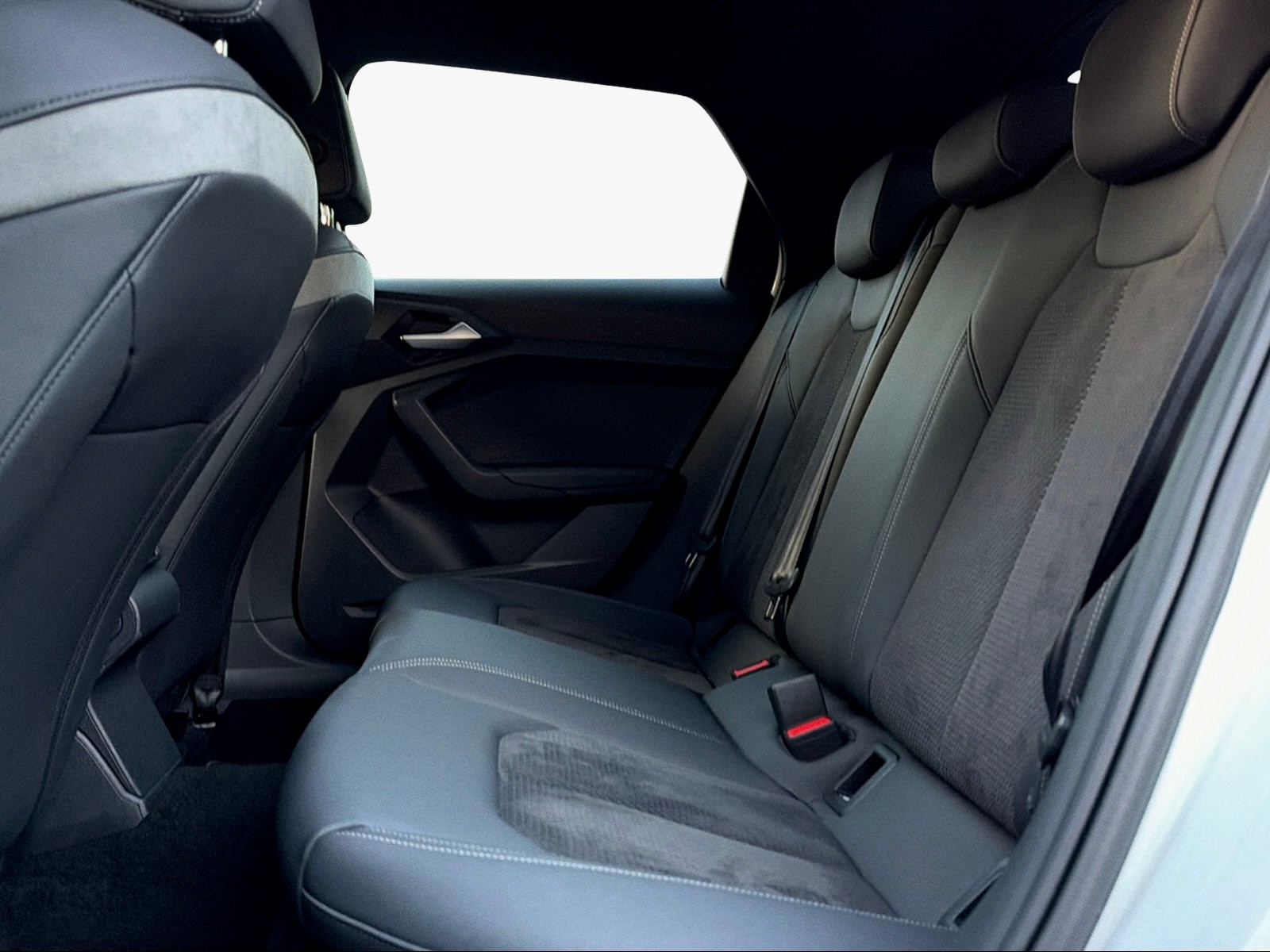 AUDI A1 City Carver 30 TFSI Attraction S-tronic-image-10