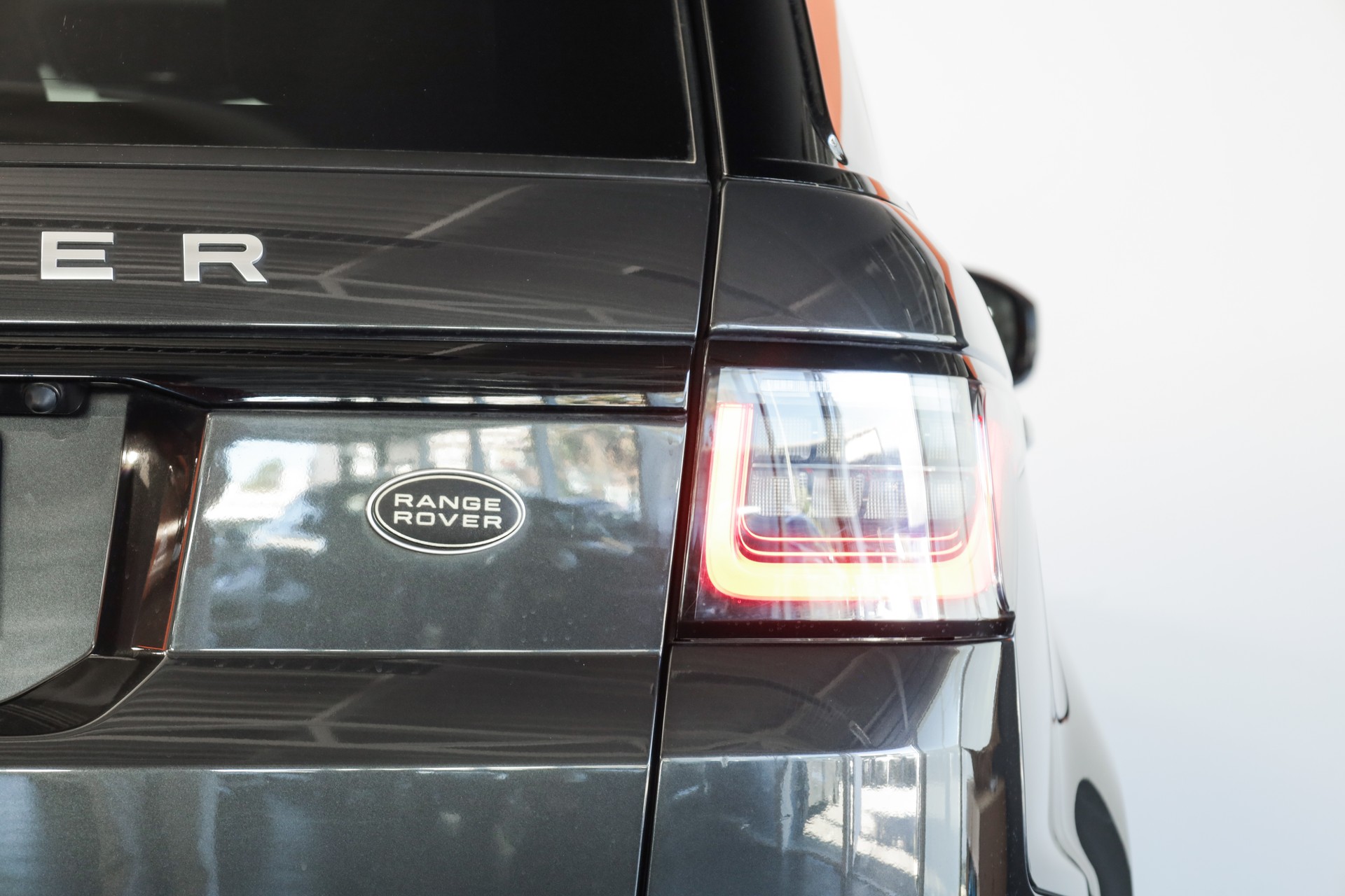 LAND ROVER Range Rover Sport P400e 2.0 I4 PHEV SE Automatic Suspension pneumatique / Matrix LED / Caméra 360°-image-9