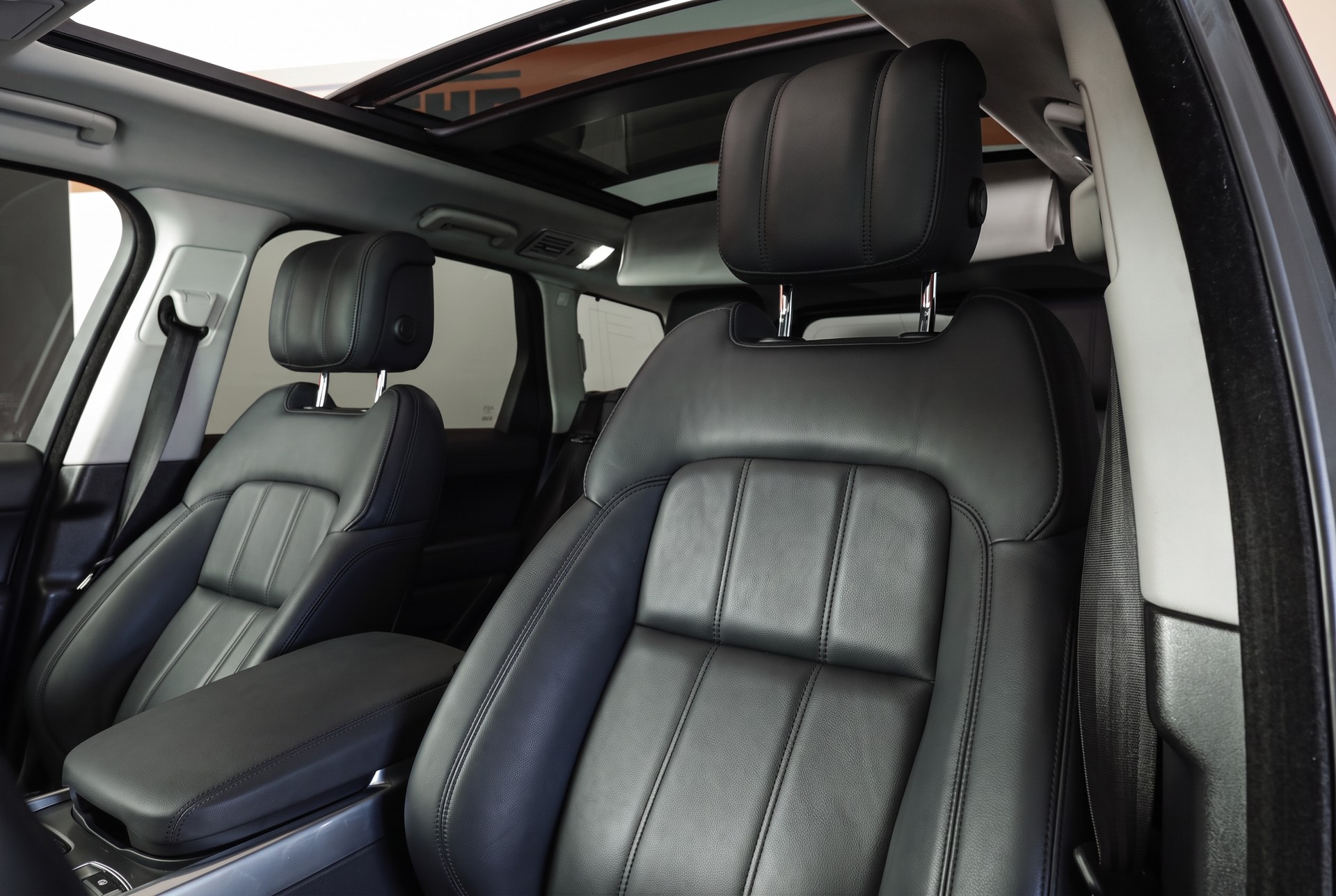 LAND ROVER Range Rover Sport P400e 2.0 I4 PHEV SE Automatic Suspension pneumatique / Matrix LED / Caméra 360°-image-7