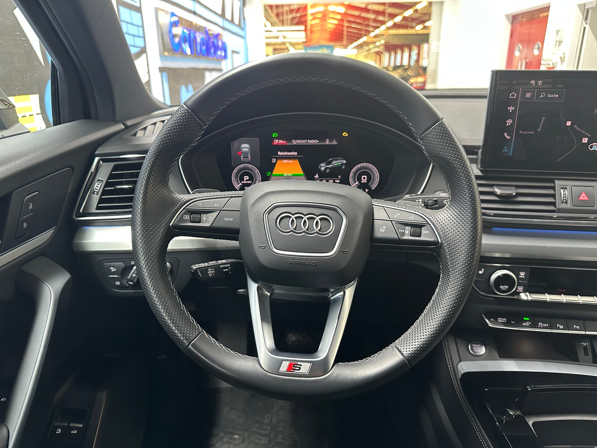 AUDI Q5 50 TFSI e PHEV S line quattro S-tronic-image-10