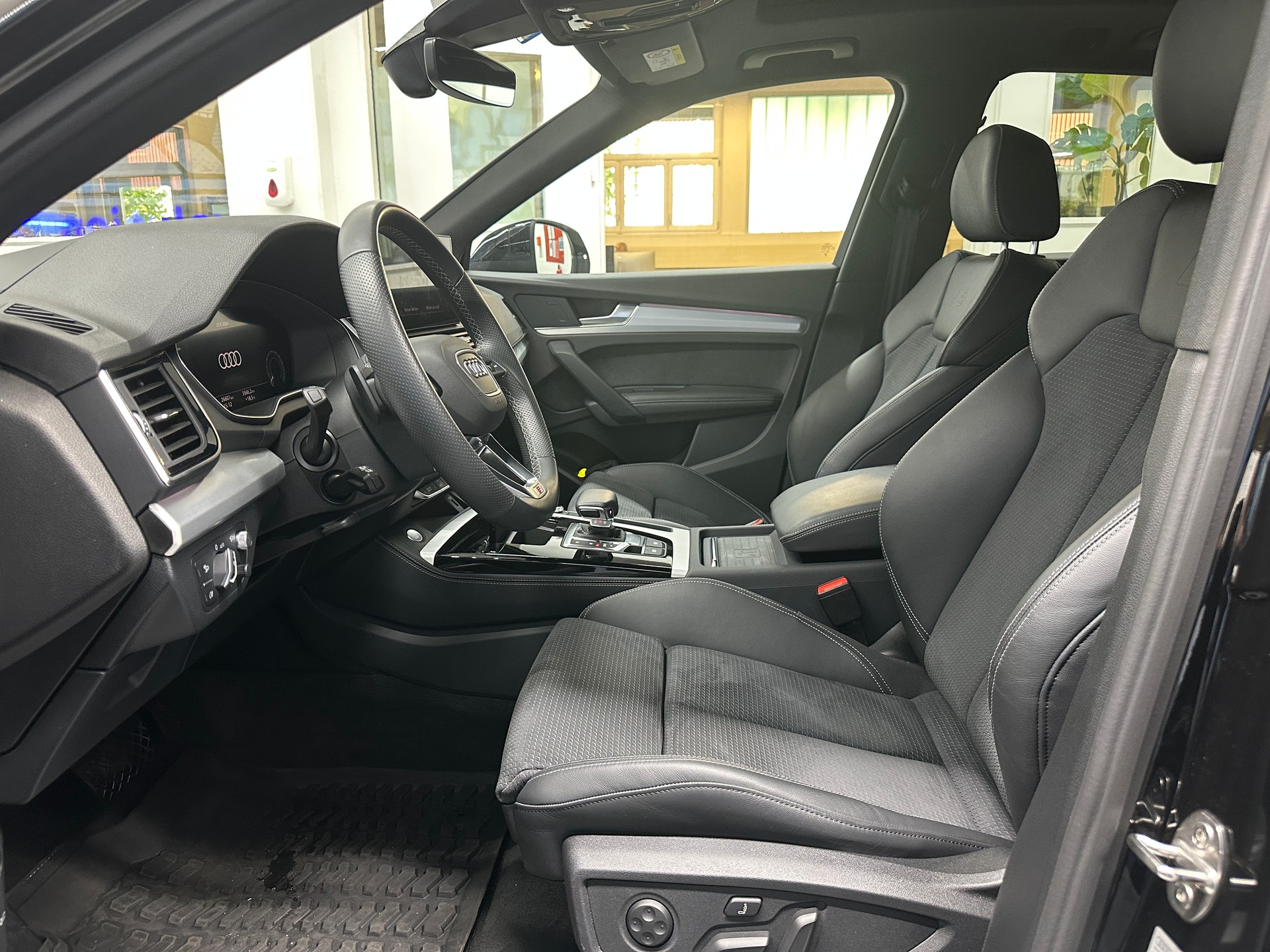 AUDI Q5 50 TFSI e PHEV S line quattro S-tronic-image-7