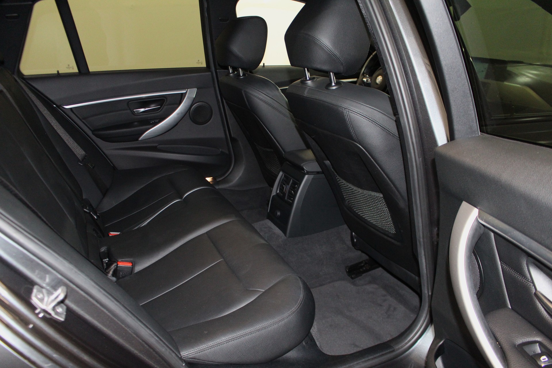 BMW 320i Essential Ed. xDrive SAG Tourin-image-9