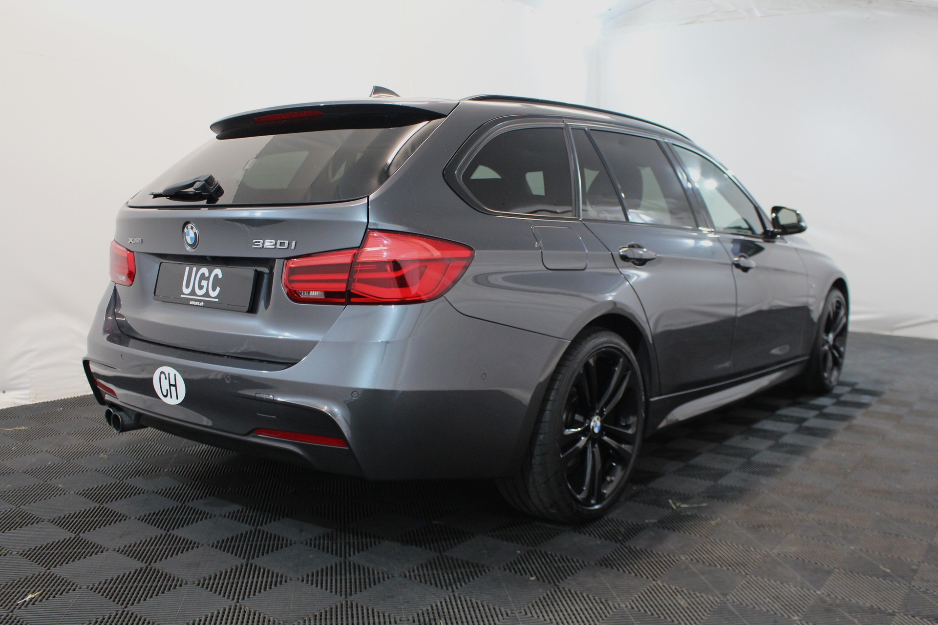 BMW 320i Essential Ed. xDrive SAG Tourin-image-5
