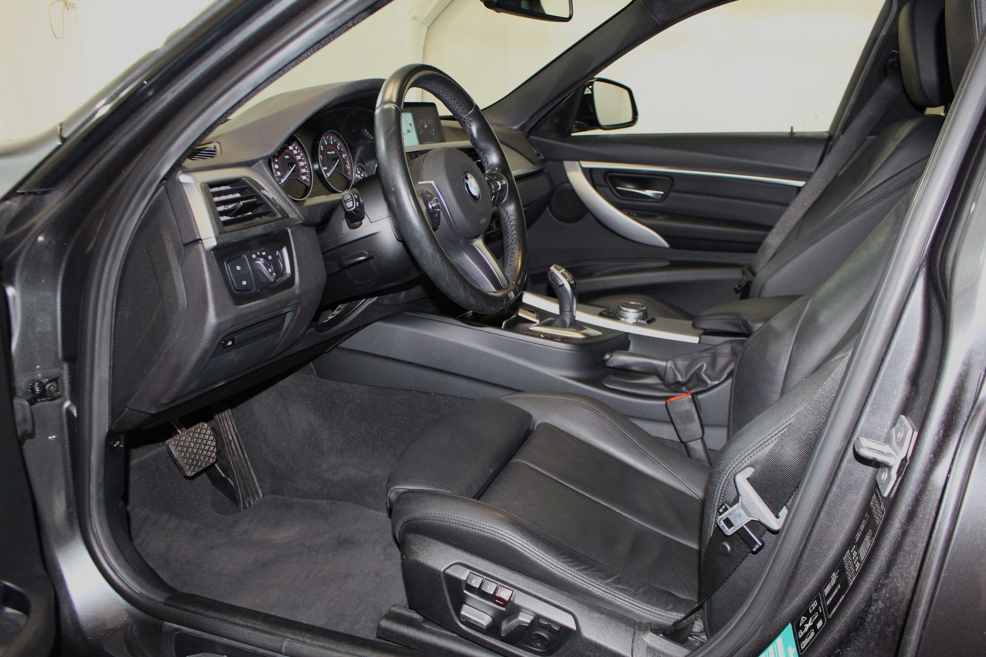 BMW 320i Essential Ed. xDrive SAG Tourin-image-6