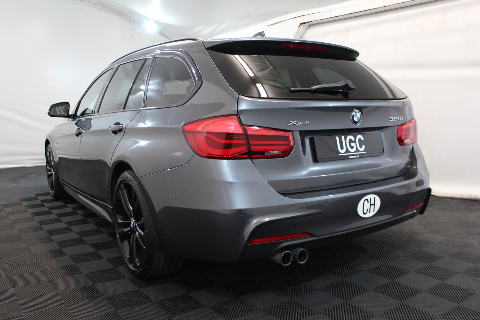 BMW 320i Essential Ed. xDrive SAG Tourin-image-3
