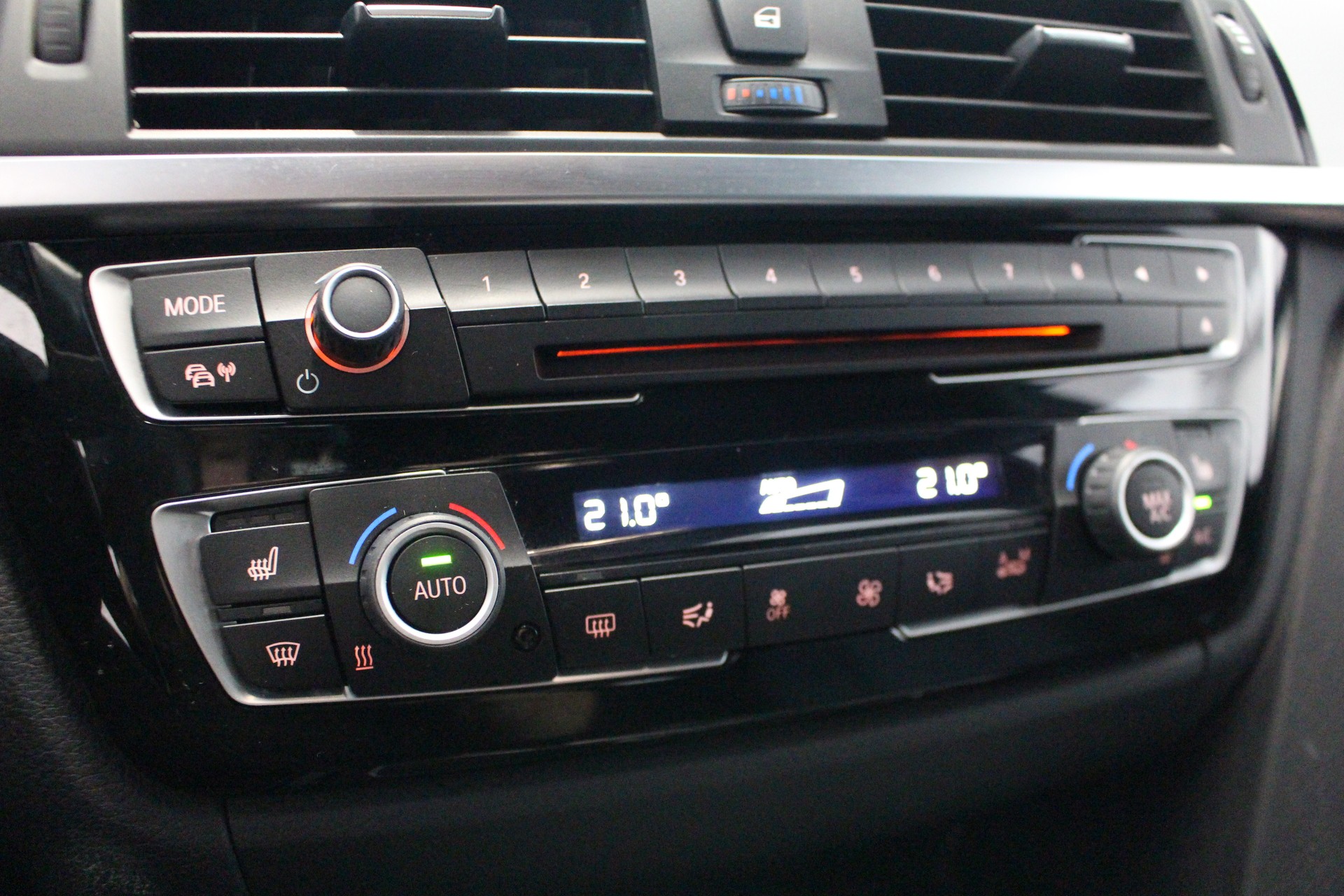 BMW 320i Essential Ed. xDrive SAG Tourin-image-17