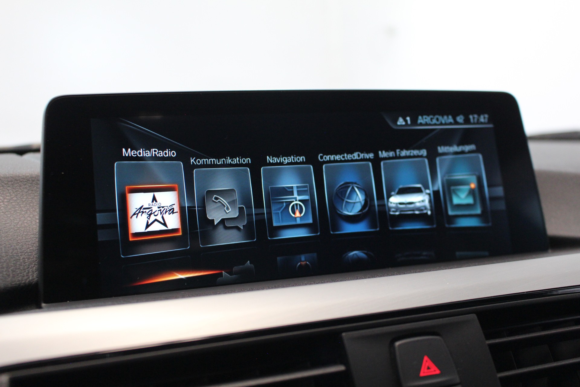 BMW 320i Essential Ed. xDrive SAG Tourin-image-14
