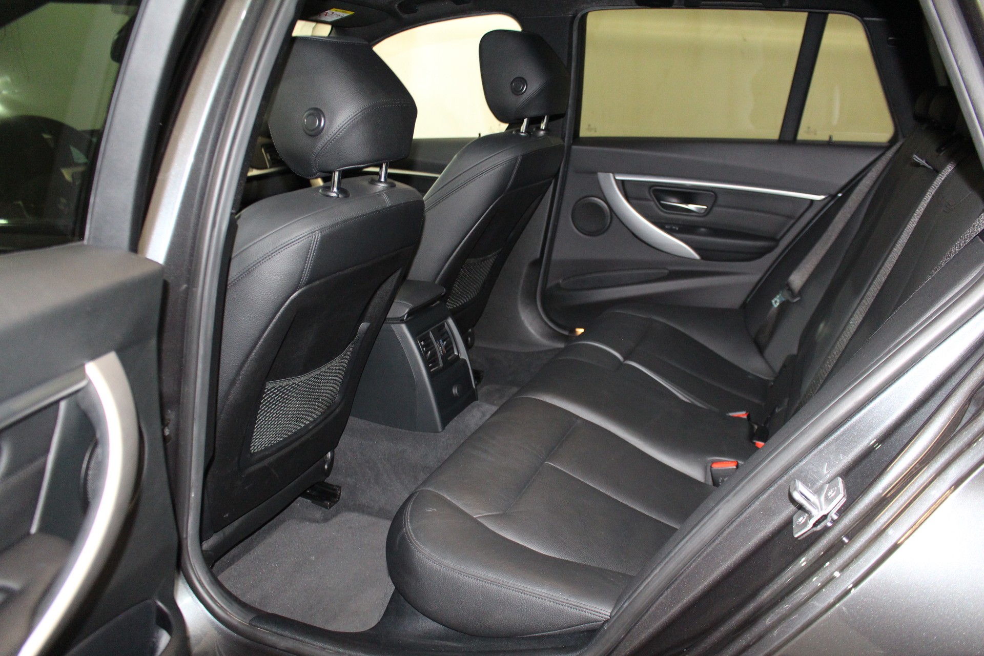BMW 320i Essential Ed. xDrive SAG Tourin-image-7