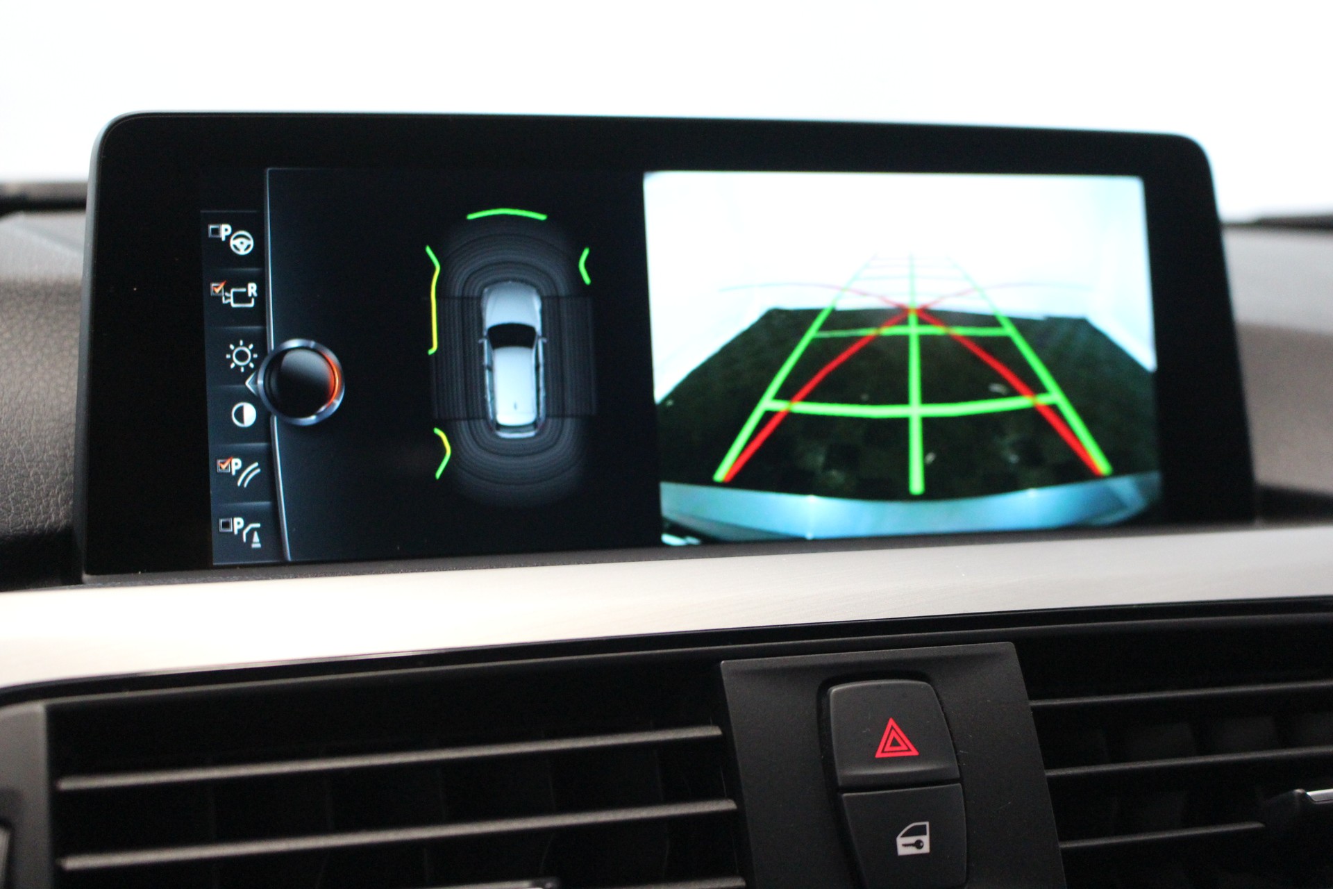 BMW 320i Essential Ed. xDrive SAG Tourin-image-16