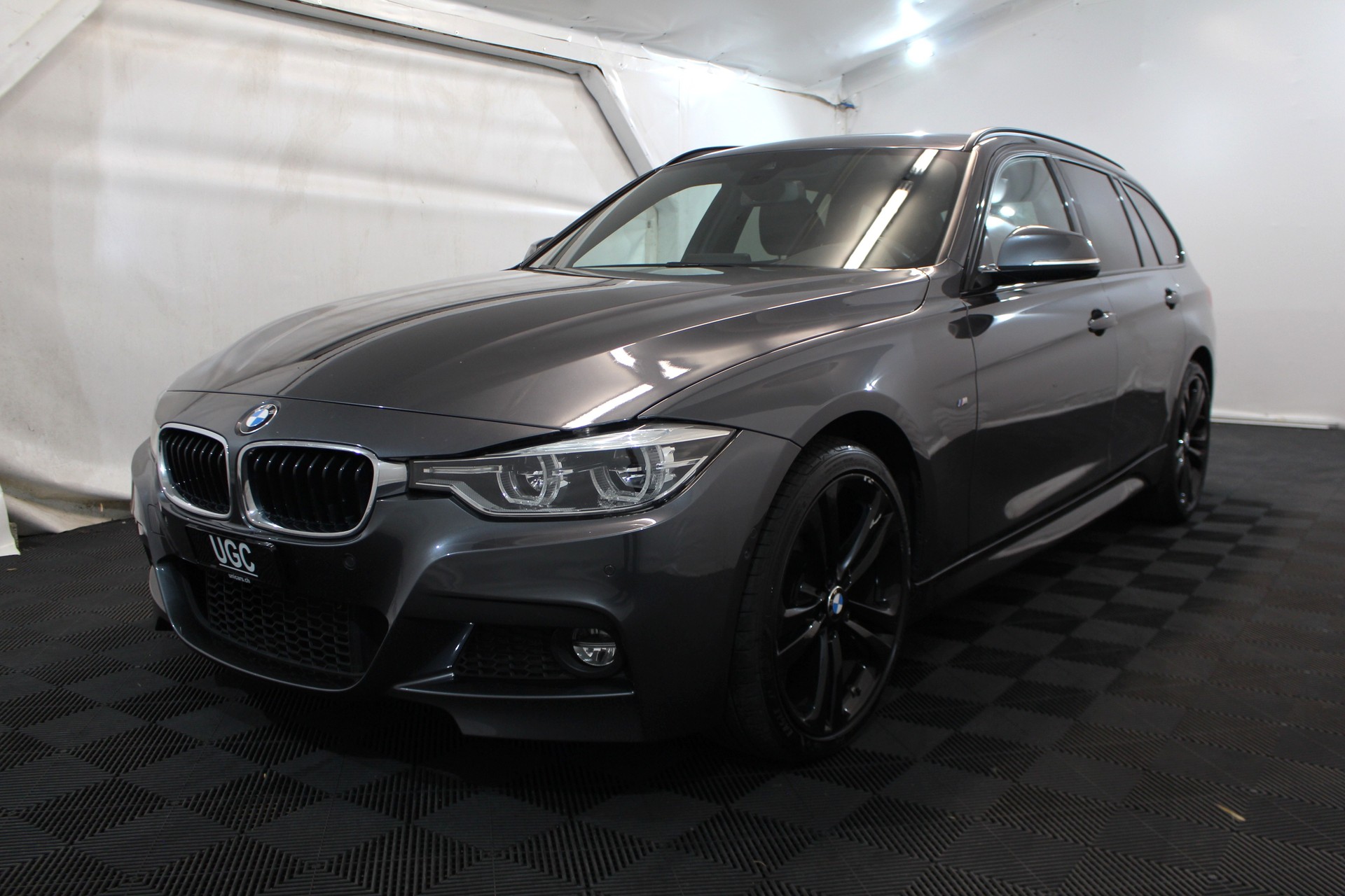 BMW 320i Essential Ed. xDrive SAG Tourin-image-2