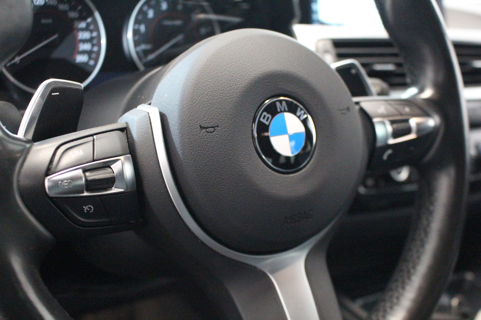BMW 320i Essential Ed. xDrive SAG Tourin-image-13