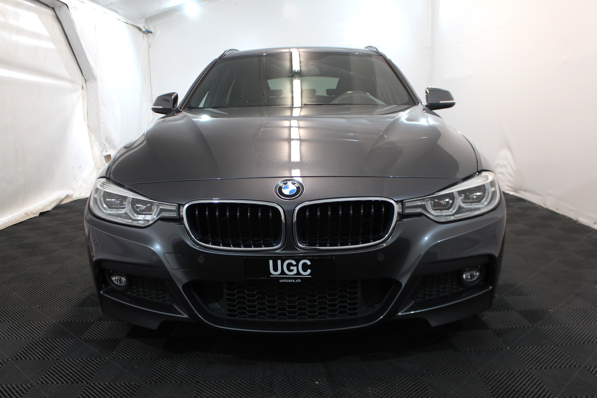 BMW 320i Essential Ed. xDrive SAG Tourin-image-1