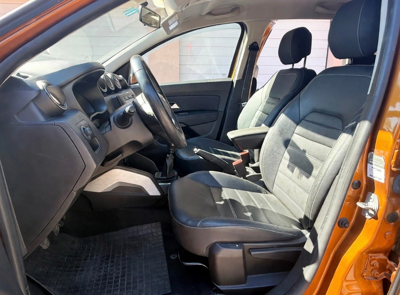 DACIA Duster dCi 115 Celebration 4x4-image-5