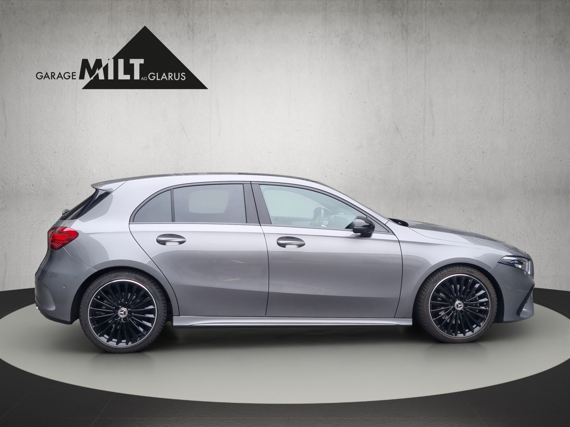 MERCEDES-BENZ A 220 AMG Line 4m-image-6
