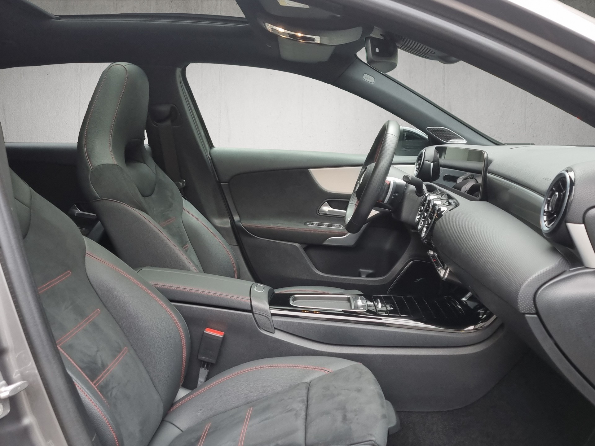 MERCEDES-BENZ A 220 AMG Line 4m-image-9