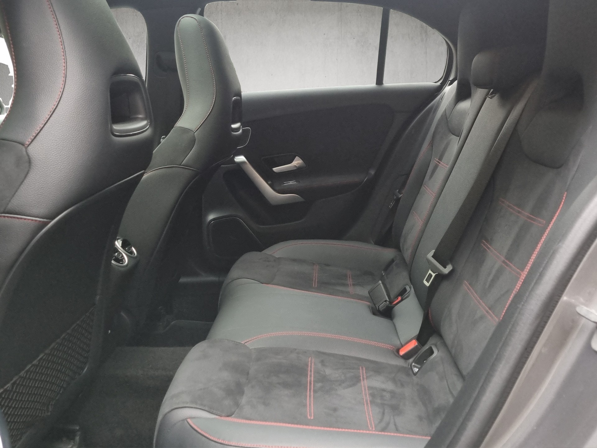 MERCEDES-BENZ A 220 AMG Line 4m-image-10