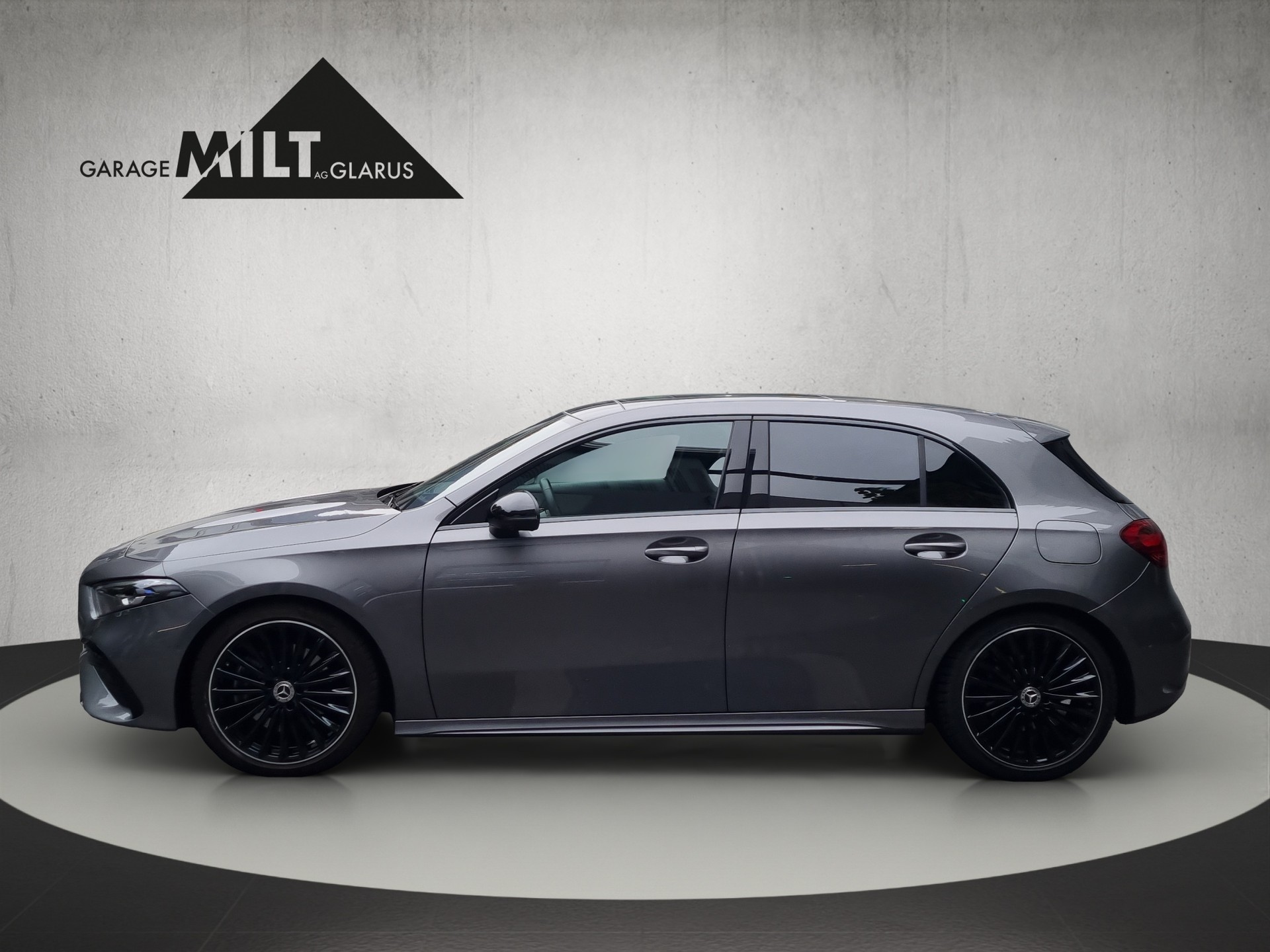 MERCEDES-BENZ A 220 AMG Line 4m-image-2