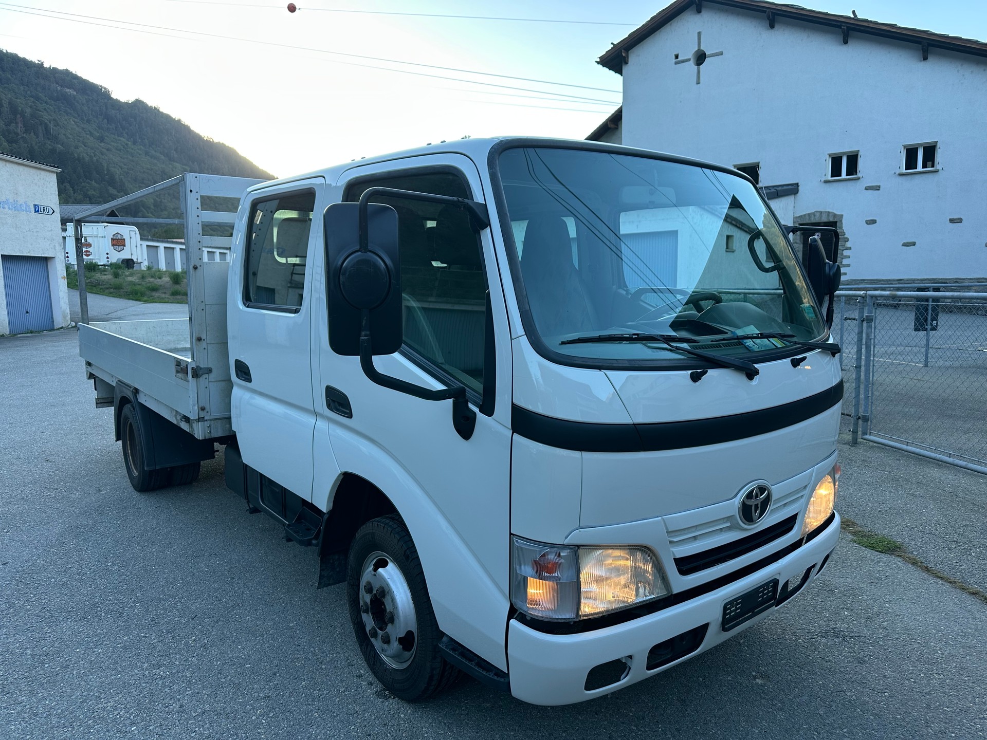 TOYOTA Dyna 150 3.0D-4D-image-3
