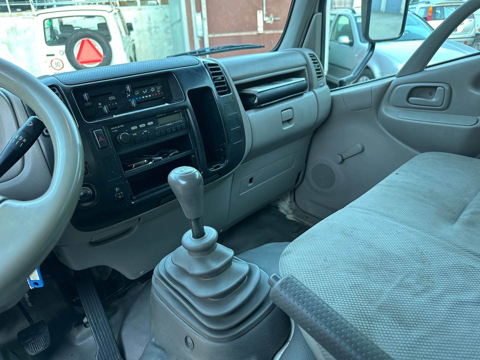TOYOTA Dyna 150 3.0D-4D-image-13