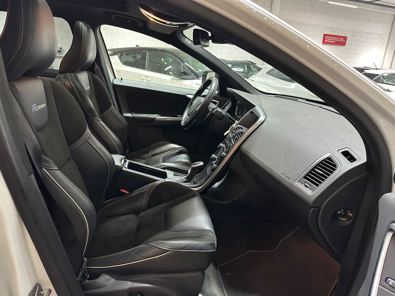 VOLVO XC60 T6 AWD Summum R-Design Geartronic-image-12