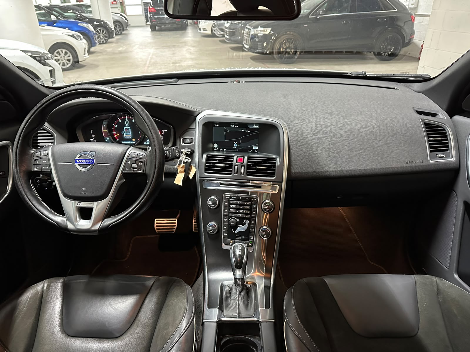 VOLVO XC60 T6 AWD Summum R-Design Geartronic-image-10