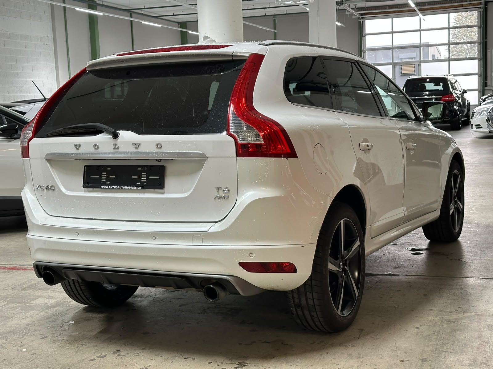 VOLVO XC60 T6 AWD Summum R-Design Geartronic-image-5