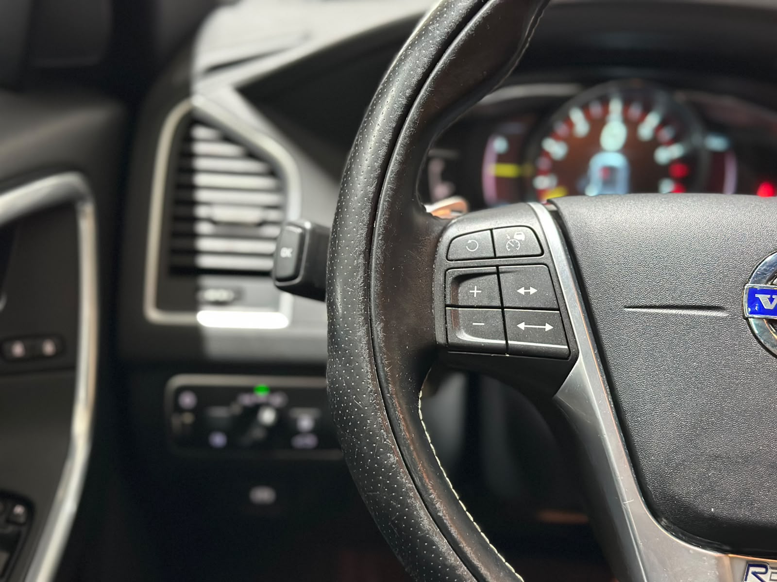 VOLVO XC60 T6 AWD Summum R-Design Geartronic-image-15