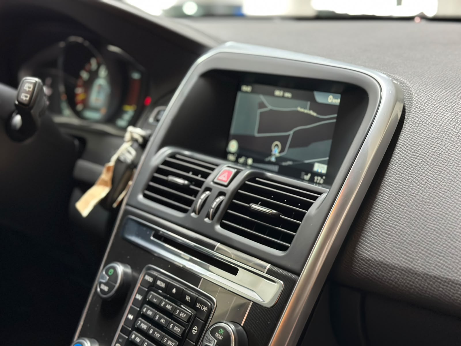 VOLVO XC60 T6 AWD Summum R-Design Geartronic-image-14
