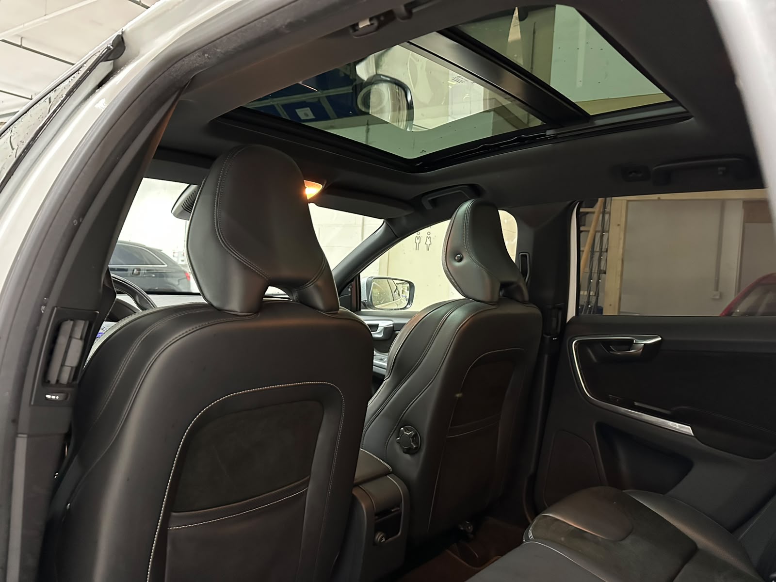 VOLVO XC60 T6 AWD Summum R-Design Geartronic-image-8