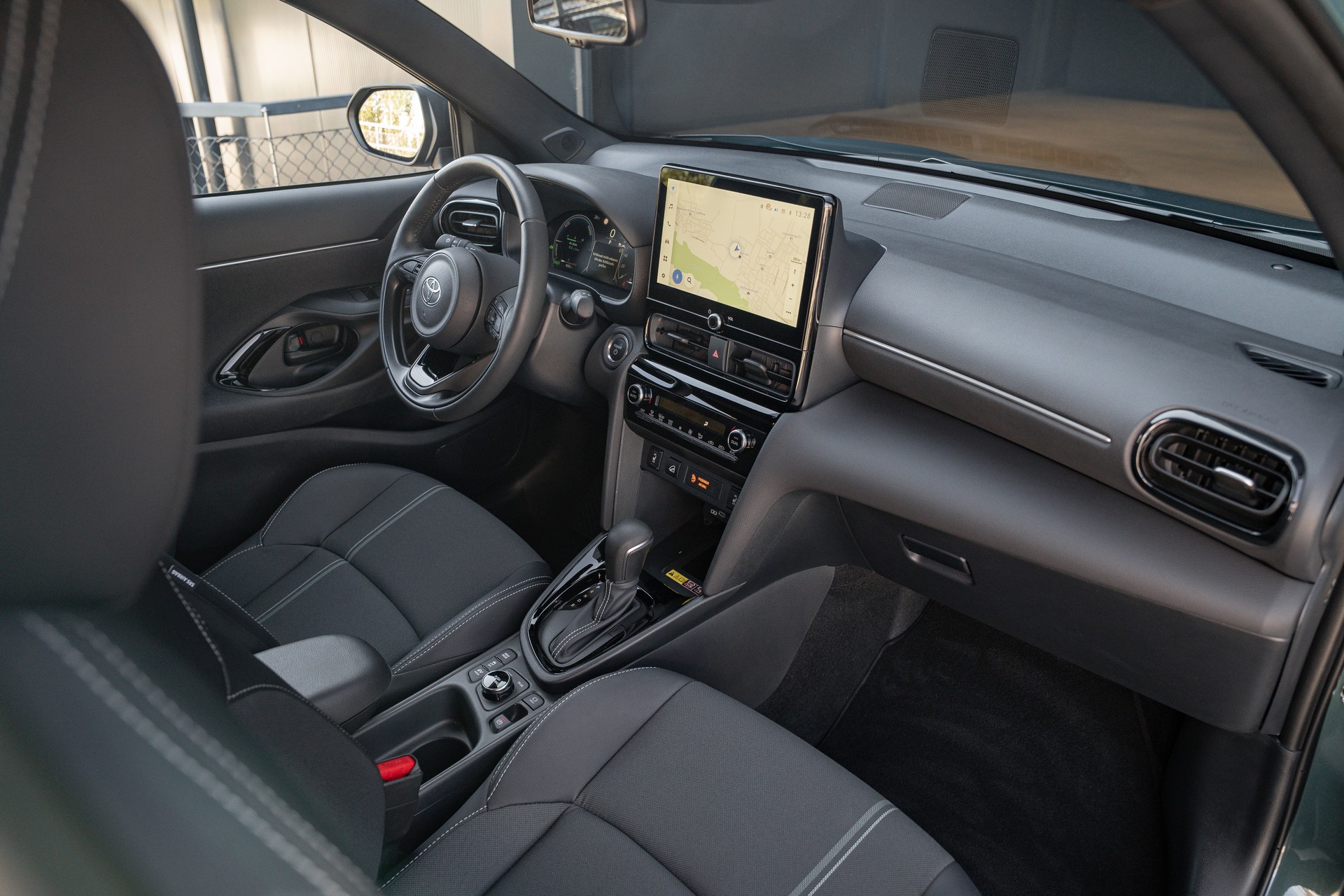 TOYOTA Yaris Cross 1.5 Executive 4x4 AWDi e-CVT-image-13
