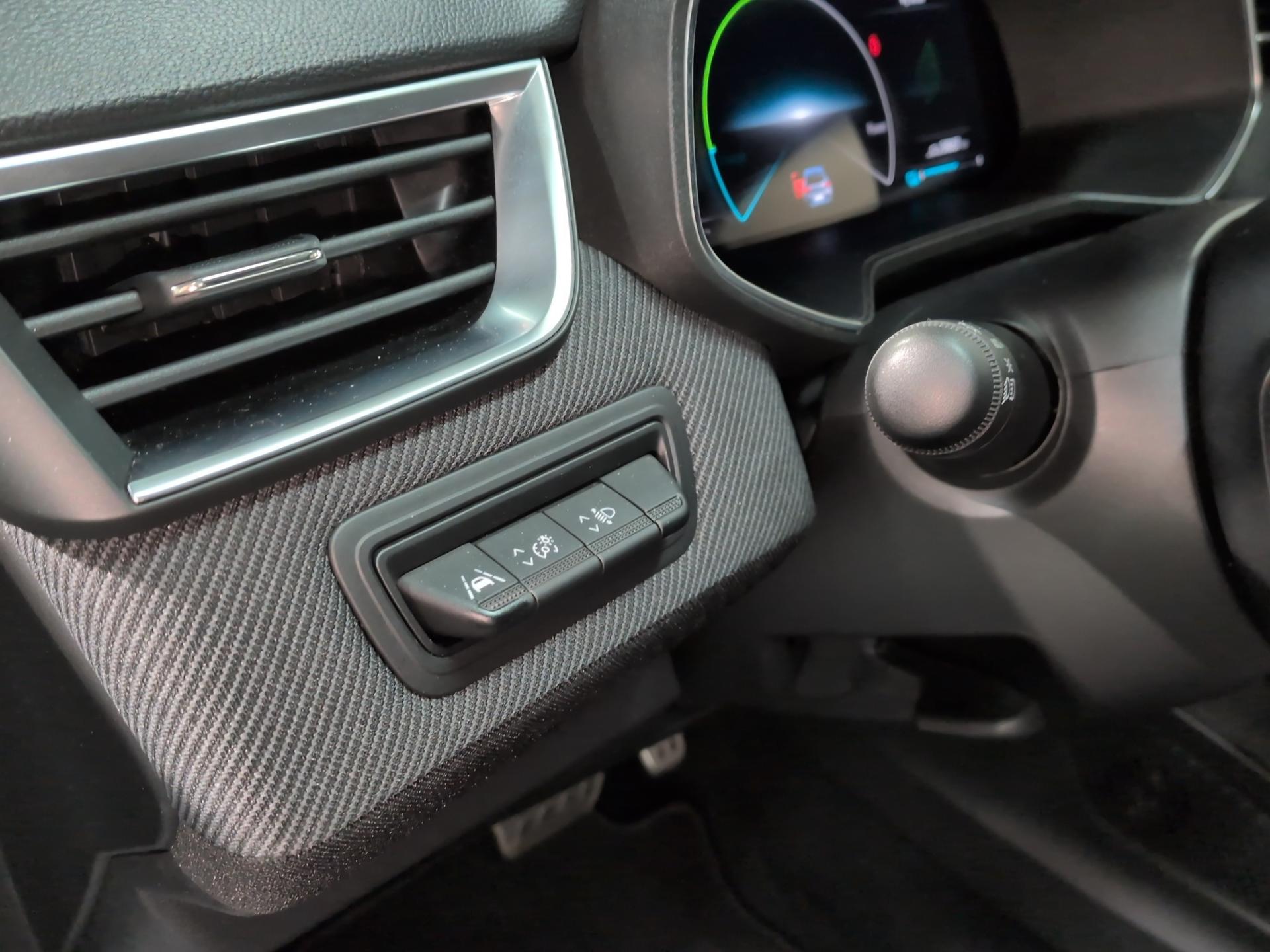 RENAULT Clio 1.6 E-Tech Esprit Alpine-image-19