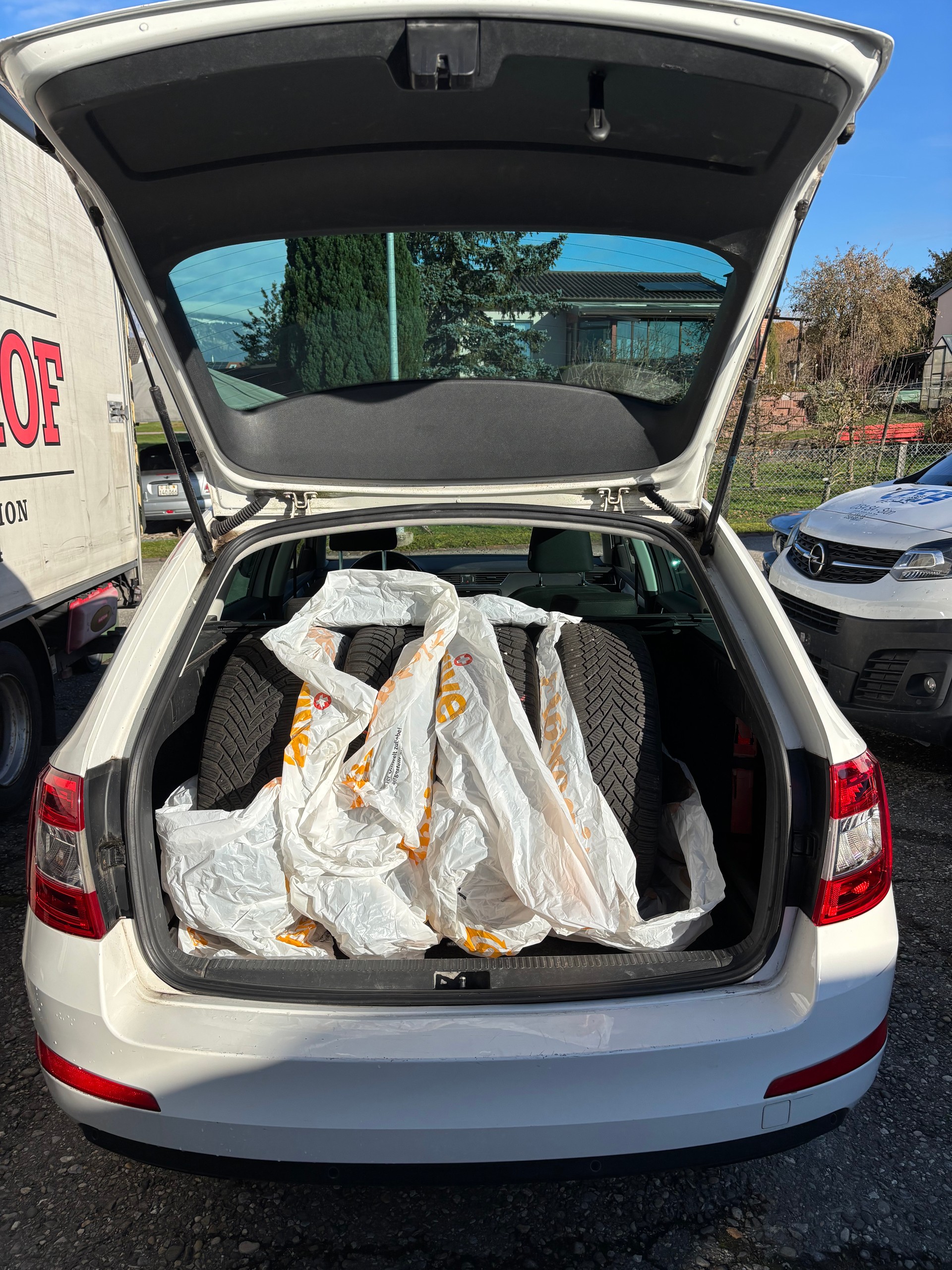 SKODA Octavia Combi 1.4 TSI Elegance-image-15