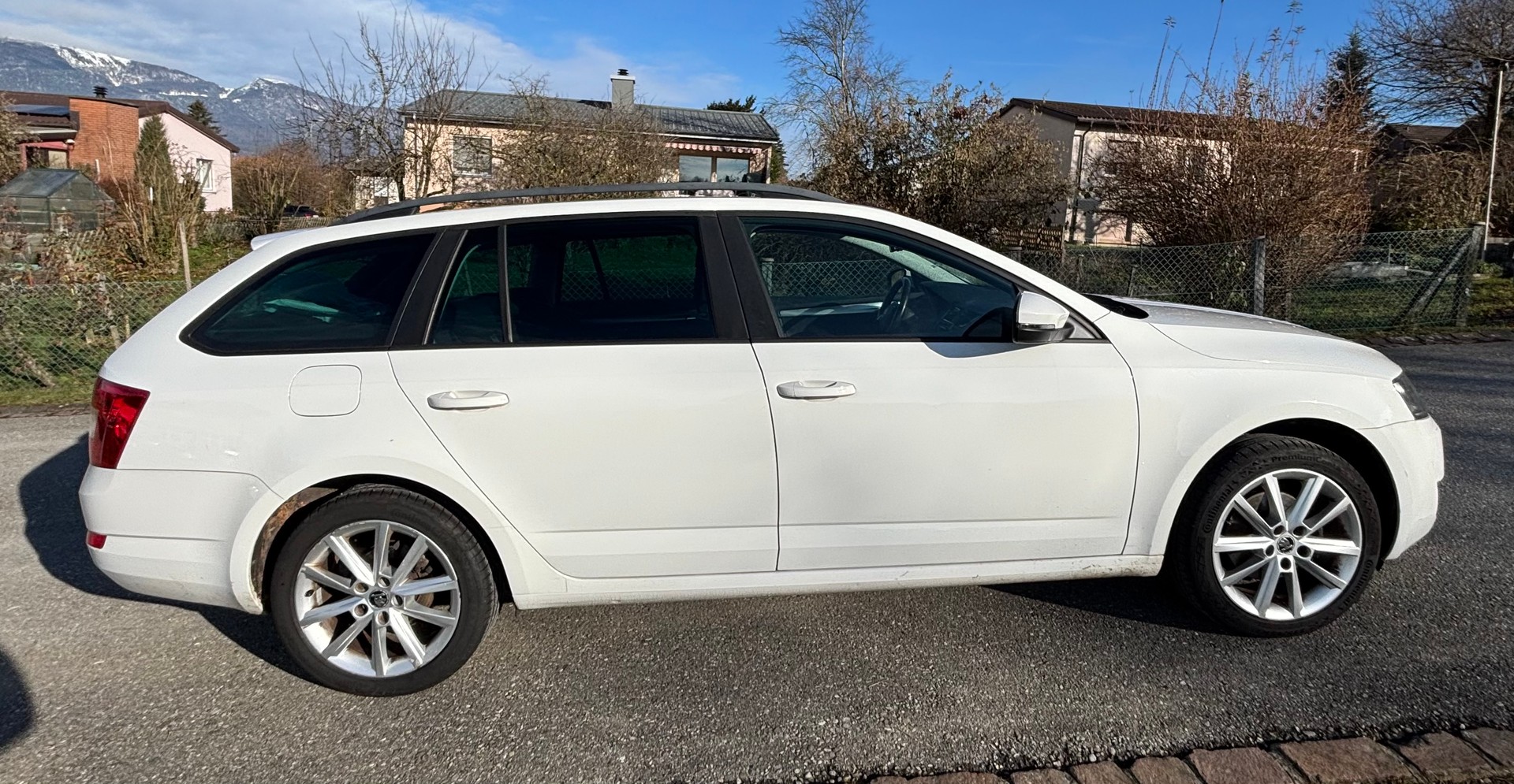 SKODA Octavia Combi 1.4 TSI Elegance-image-5