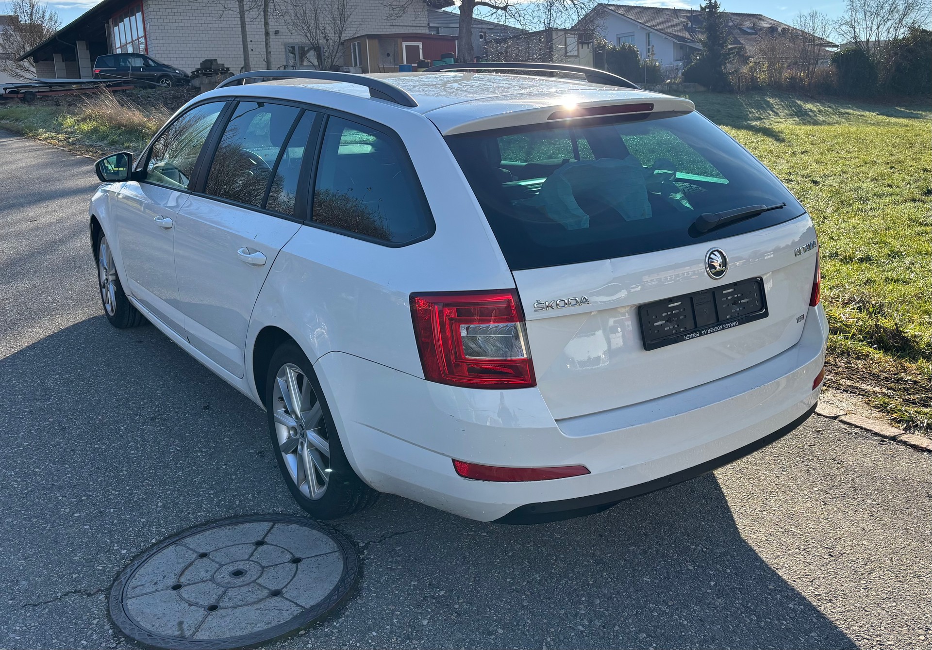 SKODA Octavia Combi 1.4 TSI Elegance-image-2