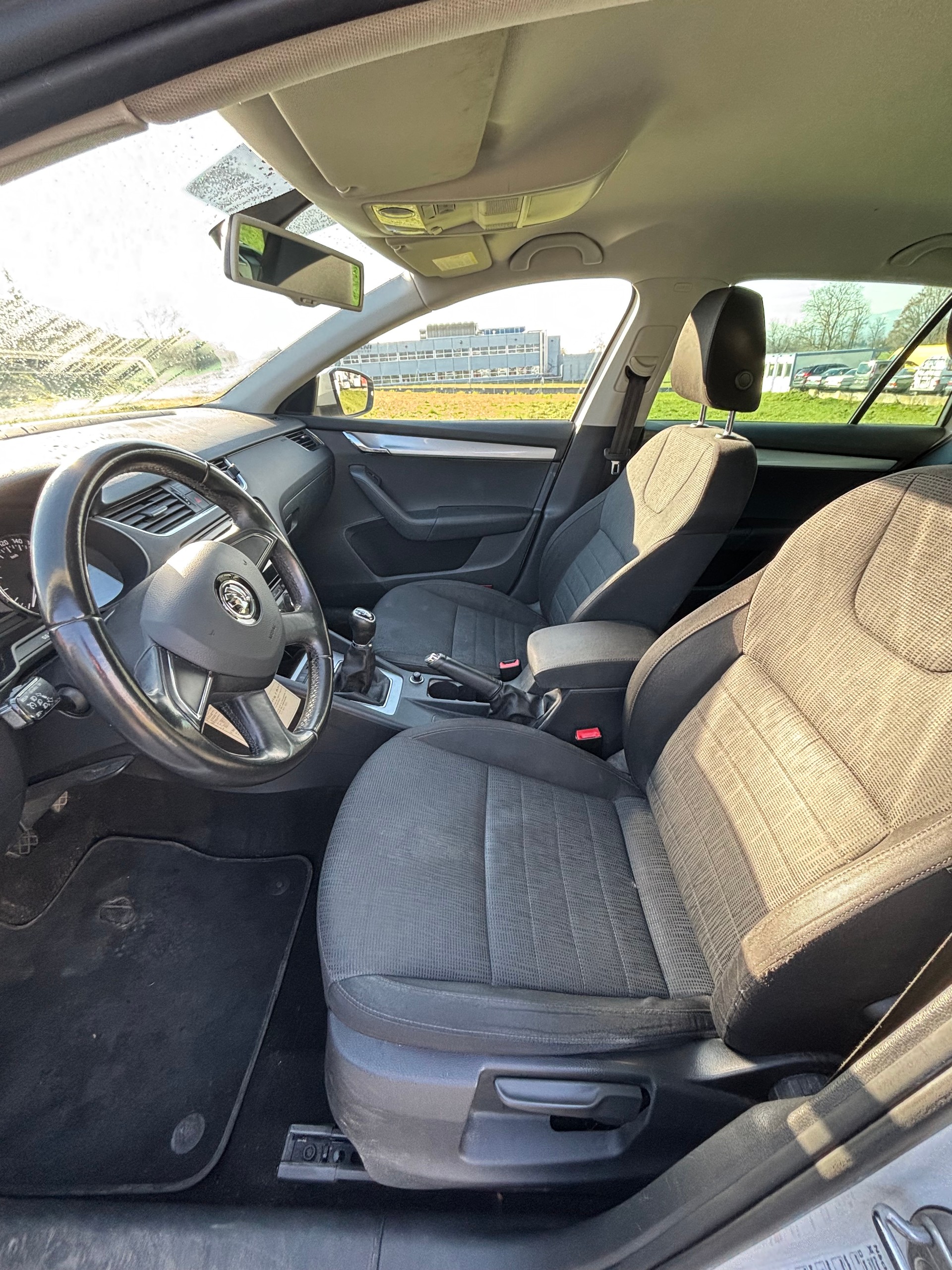 SKODA Octavia Combi 1.4 TSI Elegance-image-11