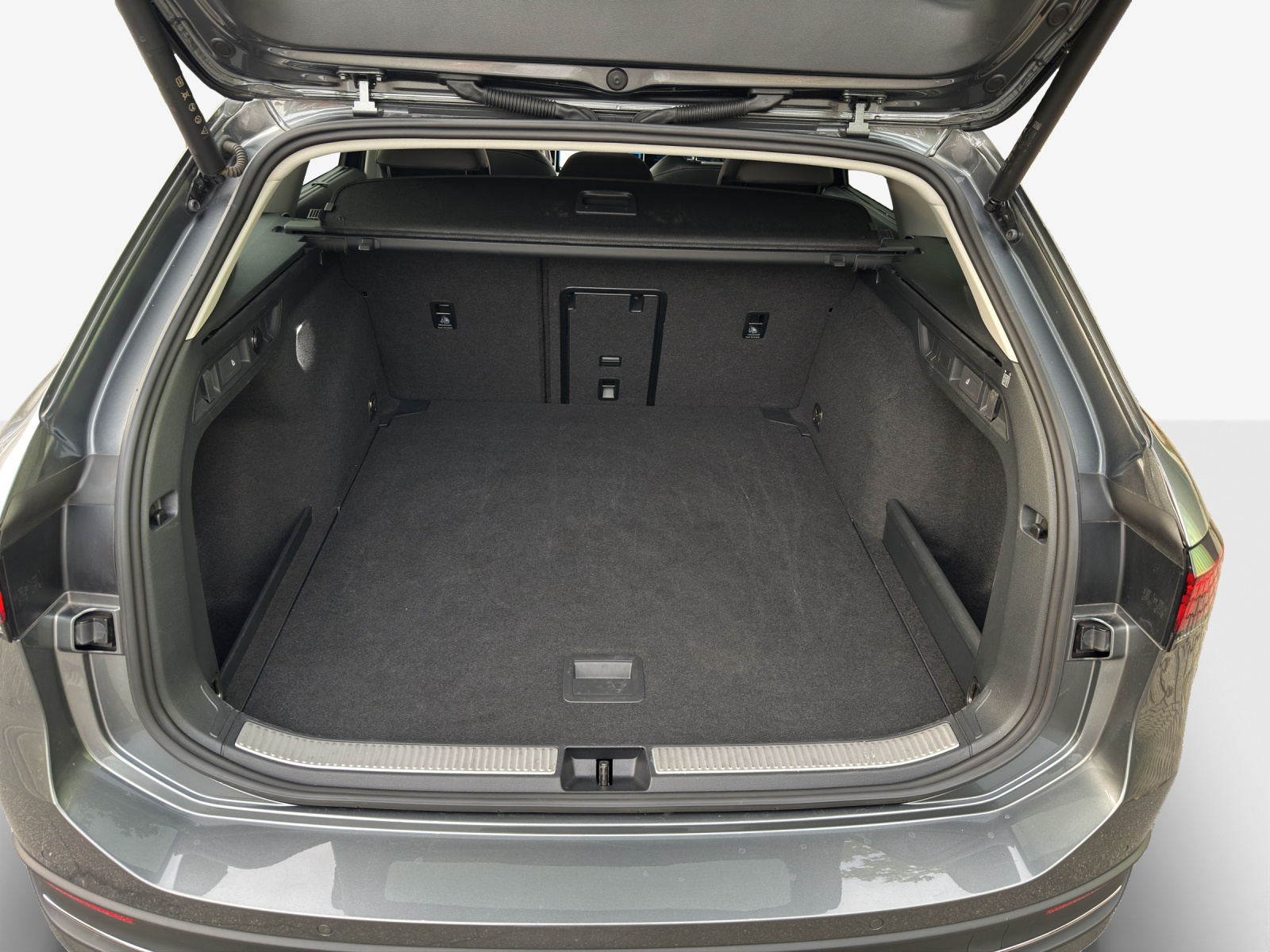VW Passat Variant 2.0 TDI evo Business 4 Motion DSG-image-12