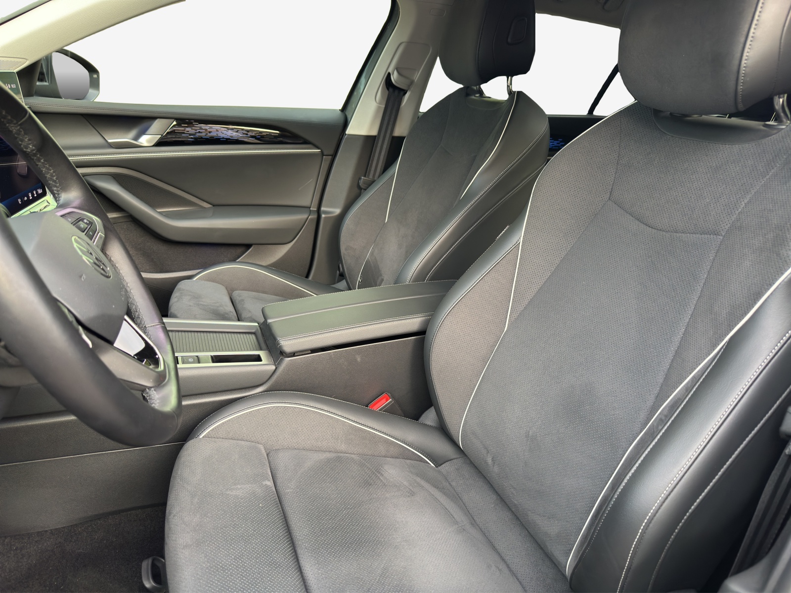 VW Passat Variant 2.0 TDI evo Business 4 Motion DSG-image-7