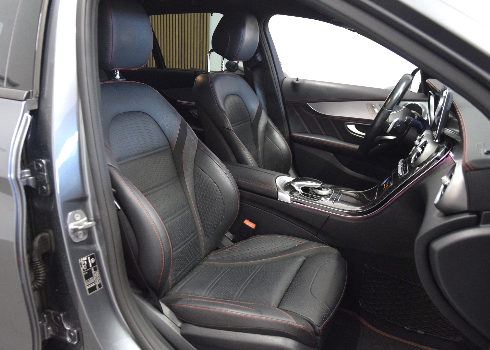 MERCEDES-BENZ C 43 AMG 4Matic 9G-Tronic-image-8