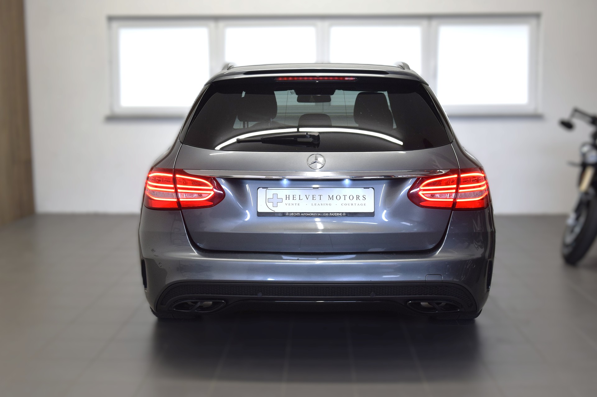 MERCEDES-BENZ C 43 AMG 4Matic 9G-Tronic-image-4
