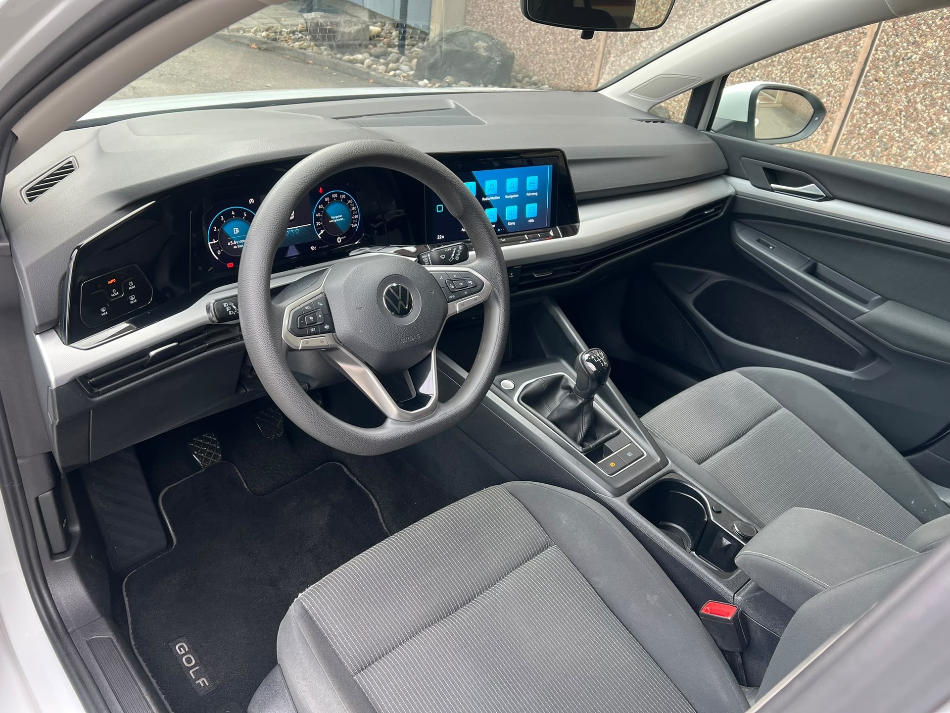 VW Golf 1.0 TSI Value-image-11