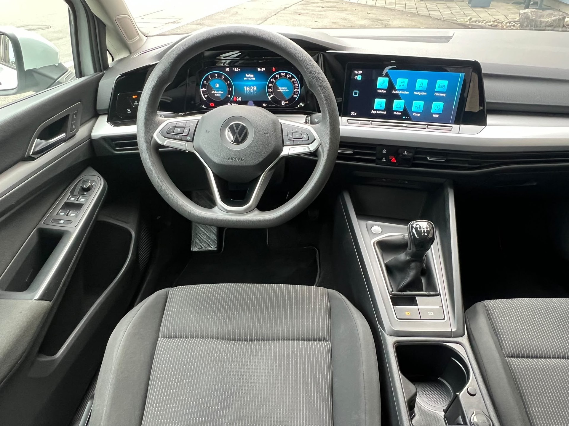 VW Golf 1.0 TSI Value-image-8