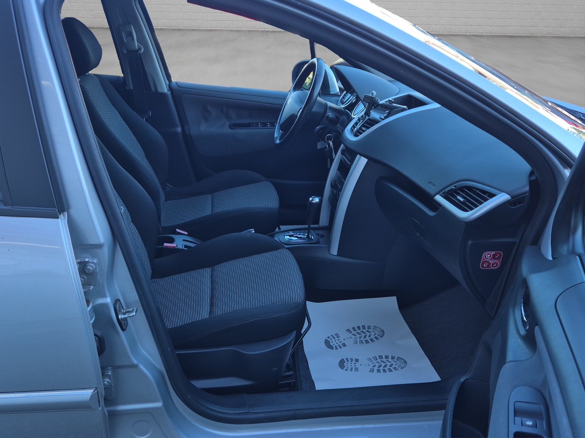 PEUGEOT 207 1.6 16V Sport Automatic-image-19
