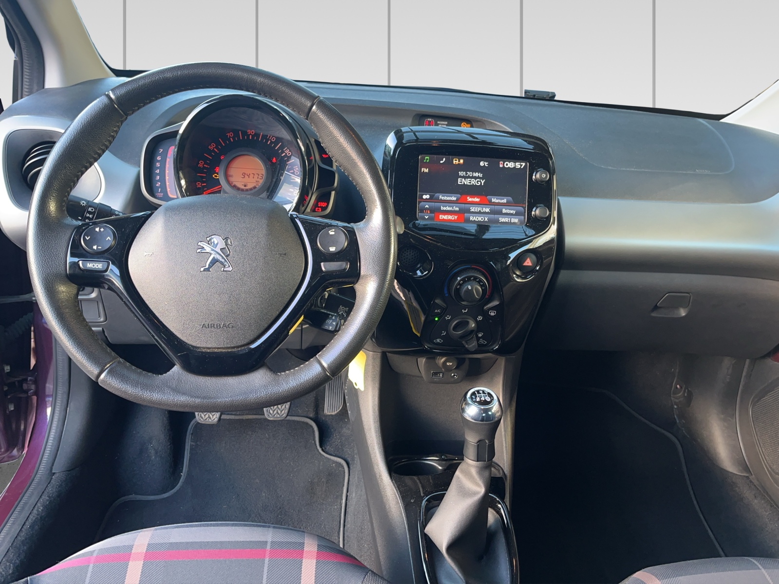 PEUGEOT 108 1.2 VTi Allure-image-7