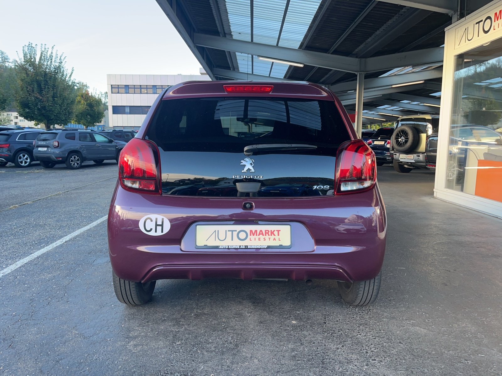 PEUGEOT 108 1.2 VTi Allure-image-3