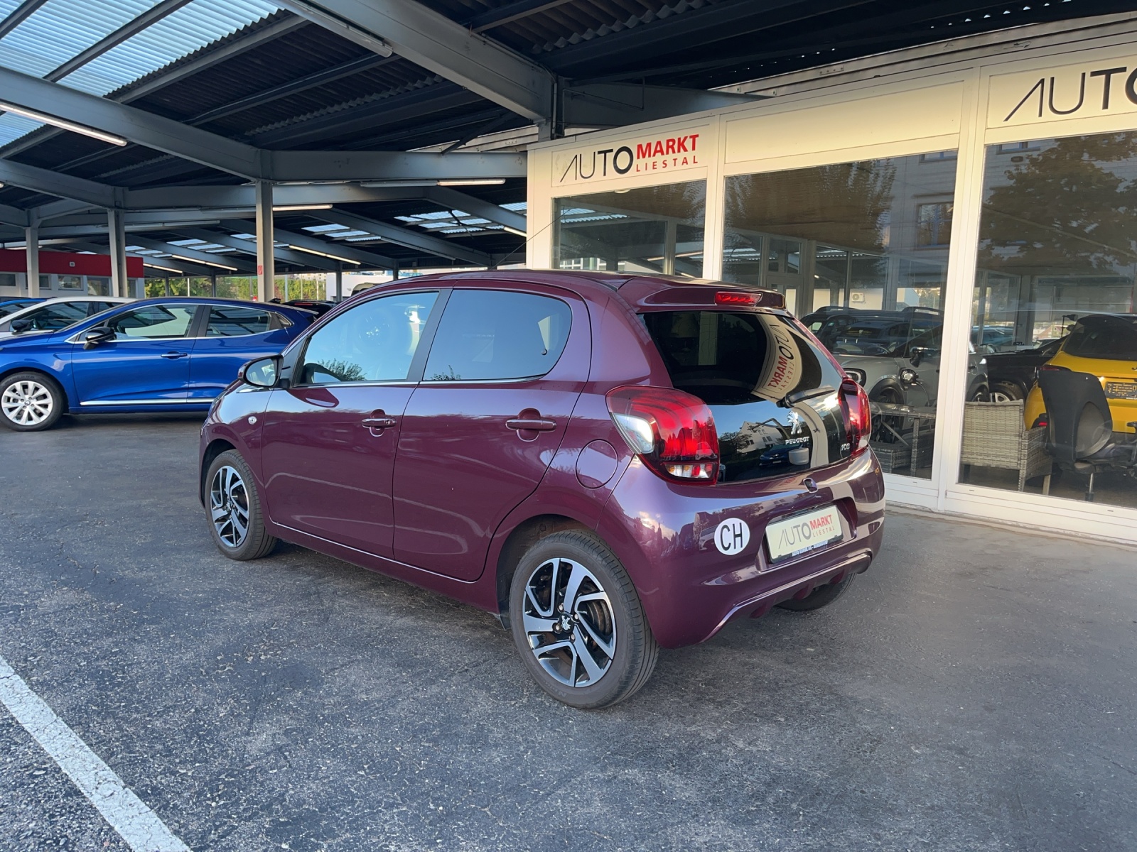 PEUGEOT 108 1.2 VTi Allure-image-2