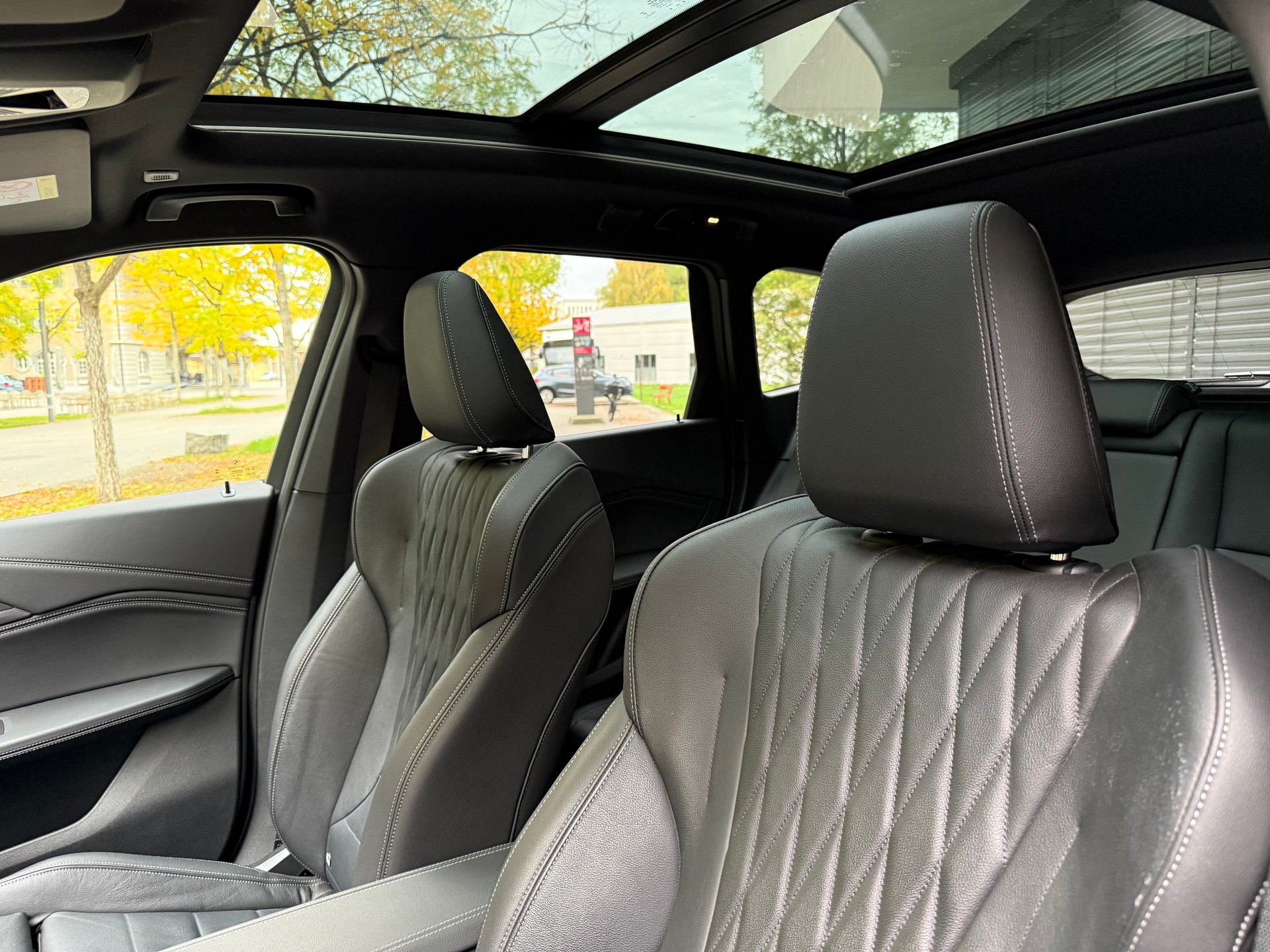 BMW X1 xDrive 23i 48V M Sport-image-12
