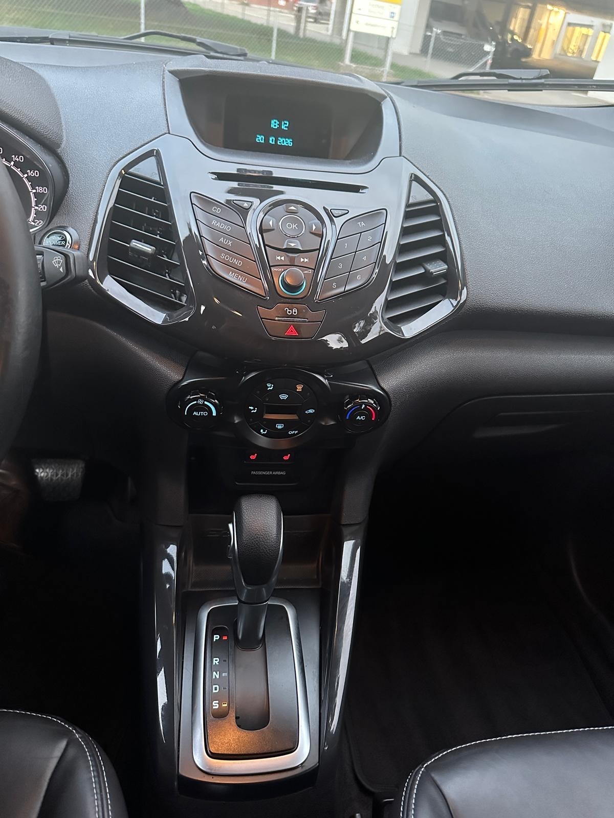 FORD EcoSport 1.5 Titanium PowerShift-image-7