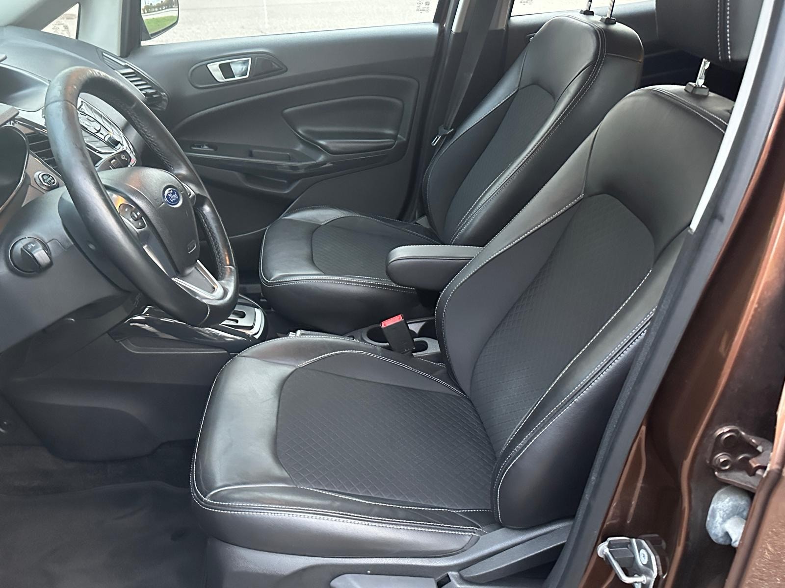 FORD EcoSport 1.5 Titanium PowerShift-image-5